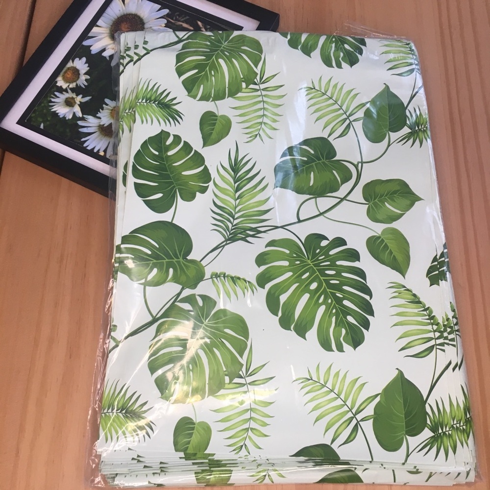 (100) Green Leaves Design Poly Mailers
